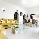 Skol 439 Spacious And Refurbished With Sea Views